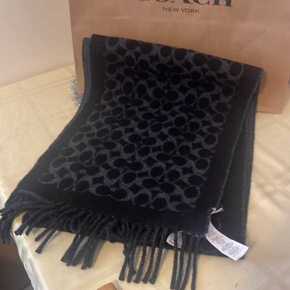 BNWT: Black and Dark Gray Coach Logo Scarf - Picture 9 of 15